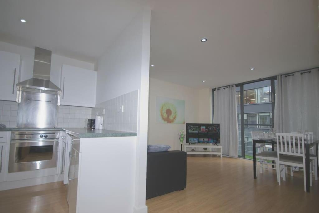 Alluring 2 Bedroom Leeds City Centre Apartment- Self Check-In,Balconied Apartment Exterior foto